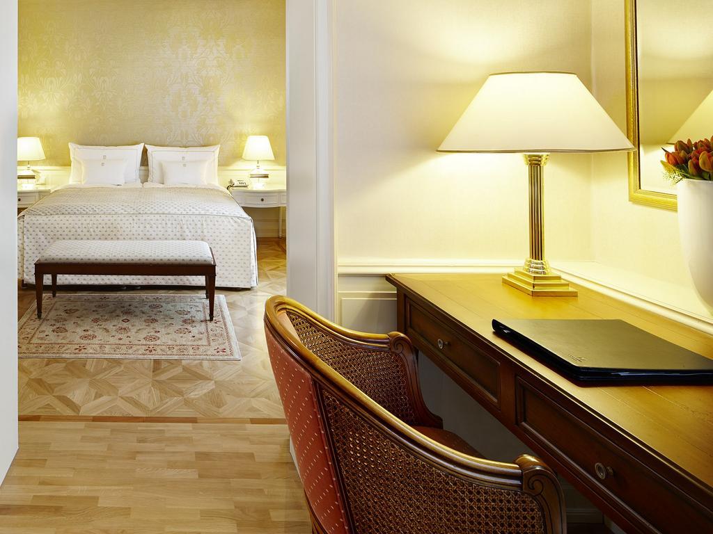 Colombi Hotel Fryburg Bryzgowijski Zewnętrze zdjęcie A room at the Mandarin Oriental, Munich