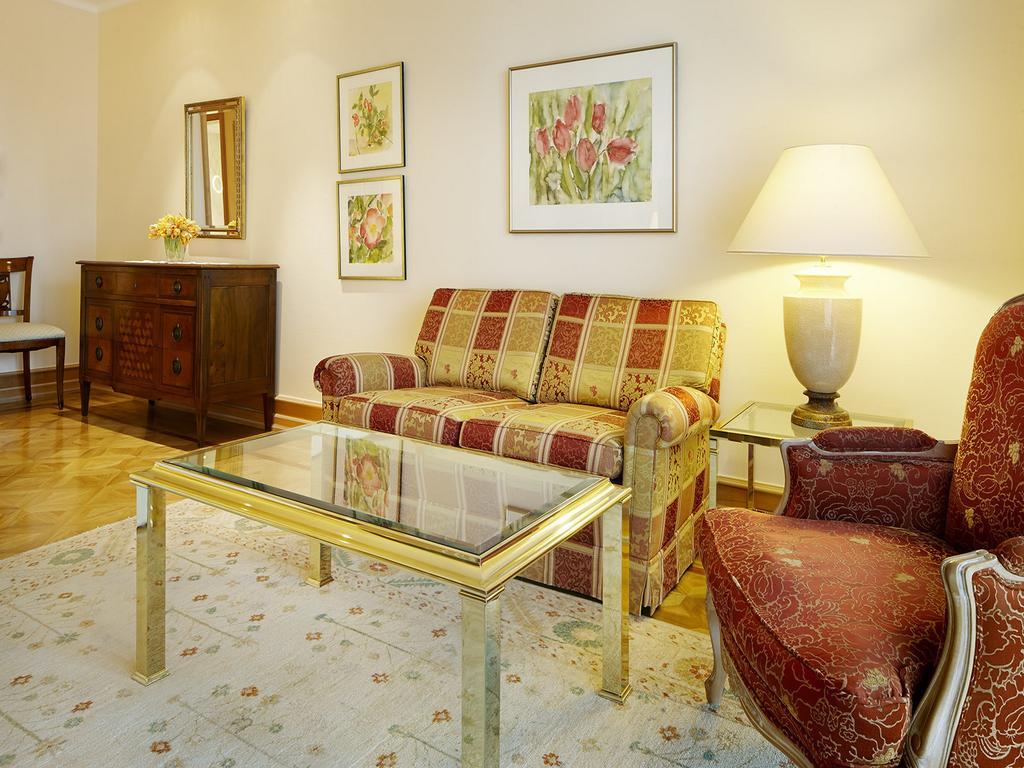 Colombi Hotel Fryburg Bryzgowijski Zewnętrze zdjęcie A living room