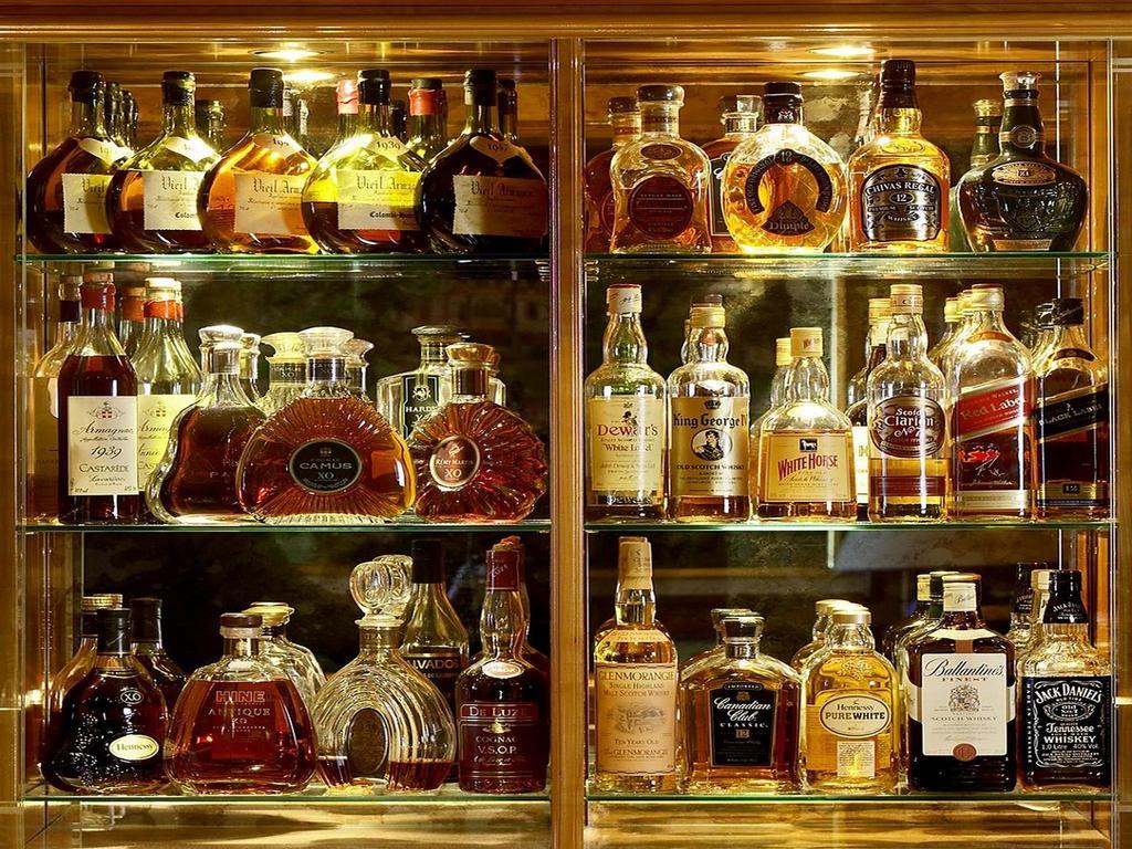 Colombi Hotel Fryburg Bryzgowijski Zewnętrze zdjęcie A selection of cognacs