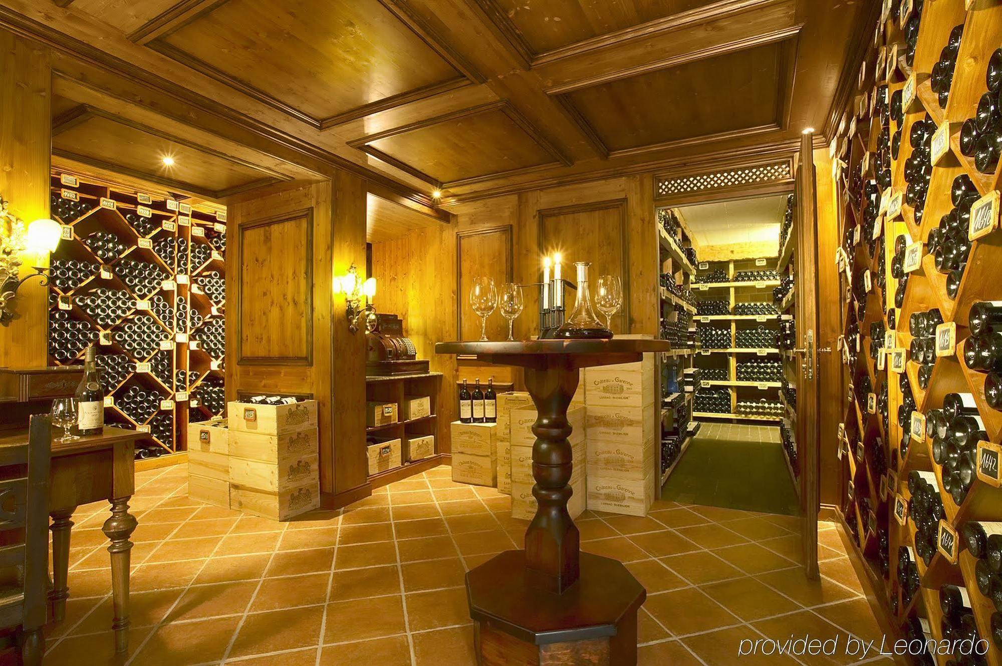 Colombi Hotel Fryburg Bryzgowijski Restauracja zdjęcie Wine cellar