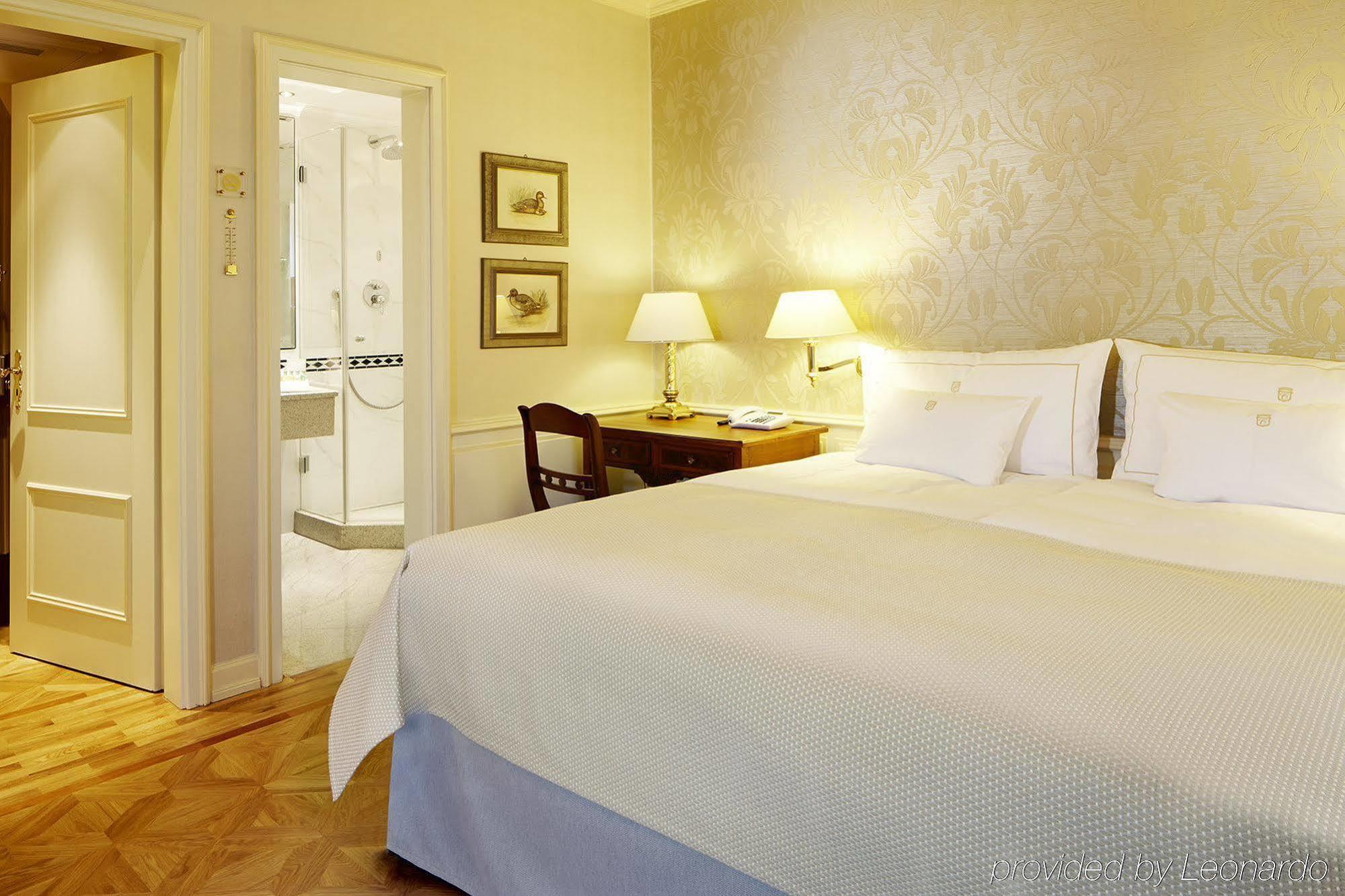 Colombi Hotel Fryburg Bryzgowijski Zewnętrze zdjęcie A room at the hotel