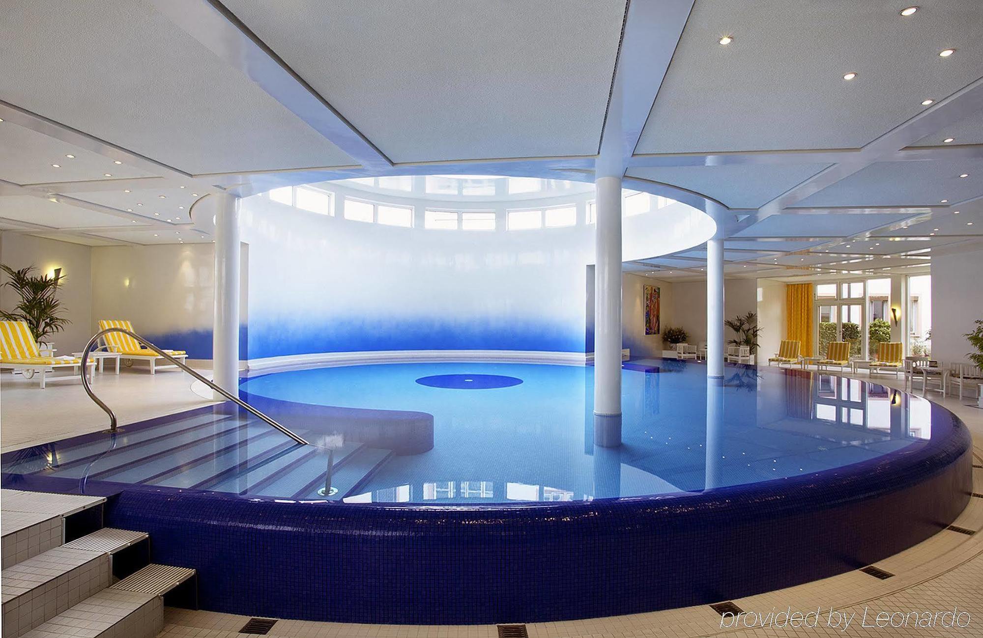 Colombi Hotel Fryburg Bryzgowijski Udogodnienia zdjęcie The pool at the Hotel de la Paix