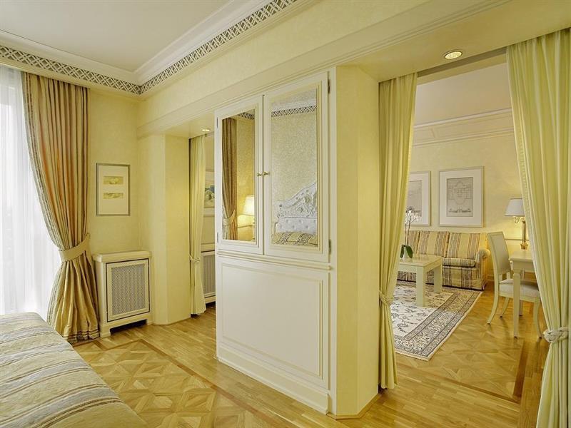 Colombi Hotel Fryburg Bryzgowijski Zewnętrze zdjęcie Suite at the Hotel de Crillon